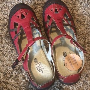 JBU t-strap memory foam shoes